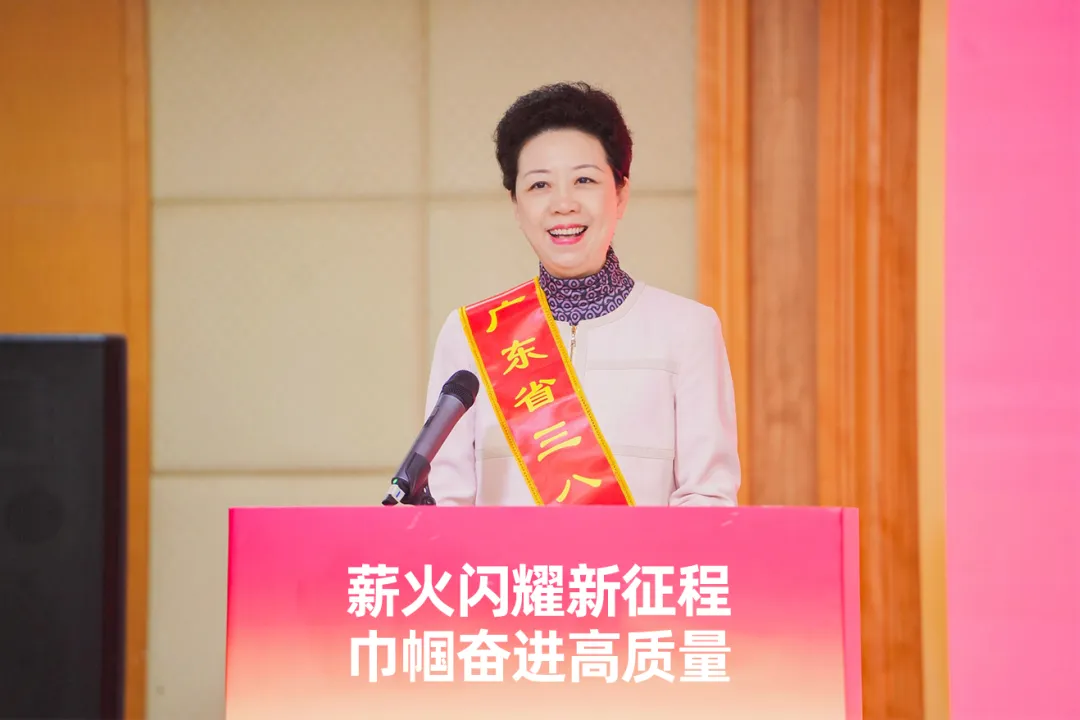 中国妇女报 | 龙8-long8李倩仪专访：以供应链为笔，绘行业新篇章